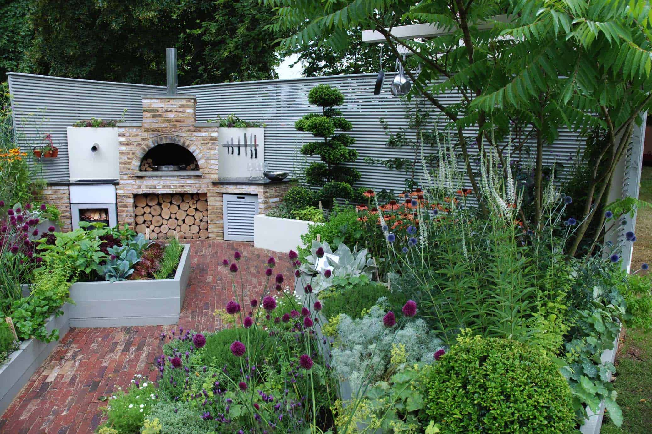 potager avec pave rouge